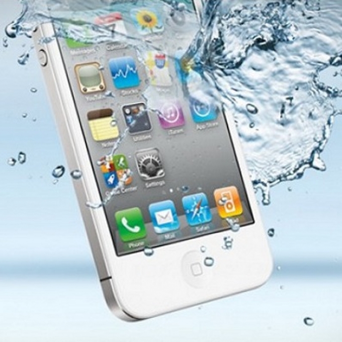 Что делать, если в iPhone попала вода?
